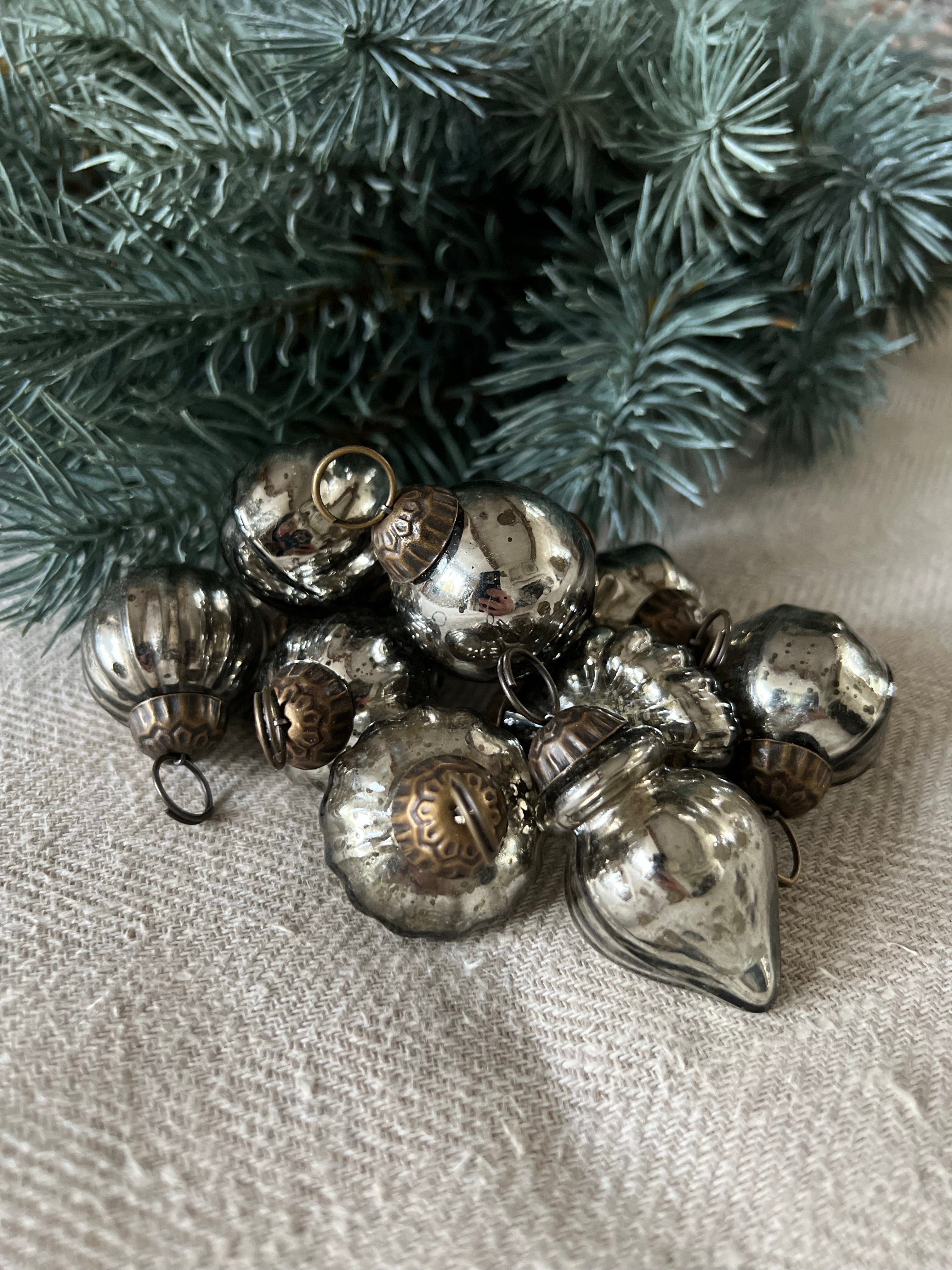 SMOKED GLASS DECORATIONS